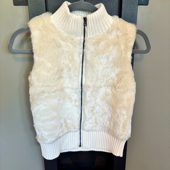 GAP Other - Gap Kids White Faux Fur Vest - size L